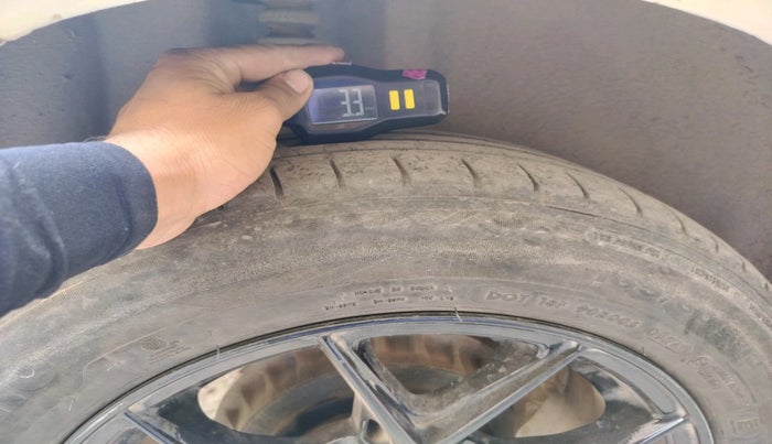 2022 Volkswagen Polo TRENDLINE 1.0L, Petrol, Manual, 45,348 km, tyre