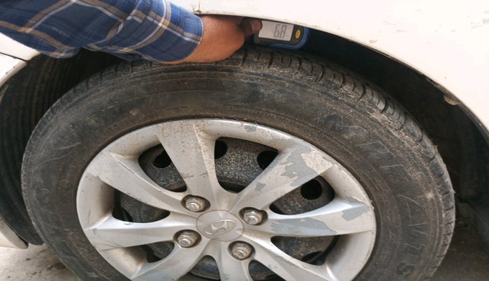 2013 Hyundai Eon MAGNA +, Petrol, Manual, 62,361 km, tyre