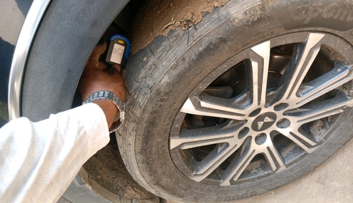 2023 Mahindra XUV700 AX 7 D MT 7 STR, Diesel, Manual, 1,37,003 km, tyre