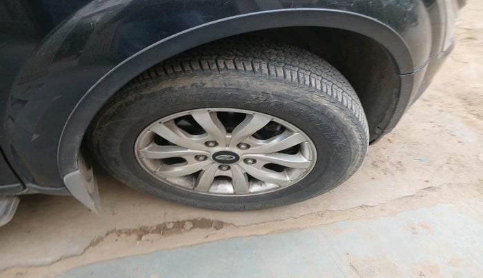 2016 Mahindra XUV500 W10 1.99, Diesel, Manual, 47,832 km, tyre