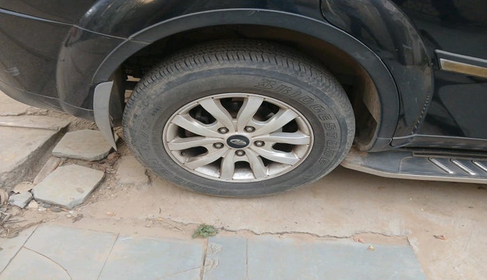 2016 Mahindra XUV500 W10 1.99, Diesel, Manual, 47,832 km, tyre