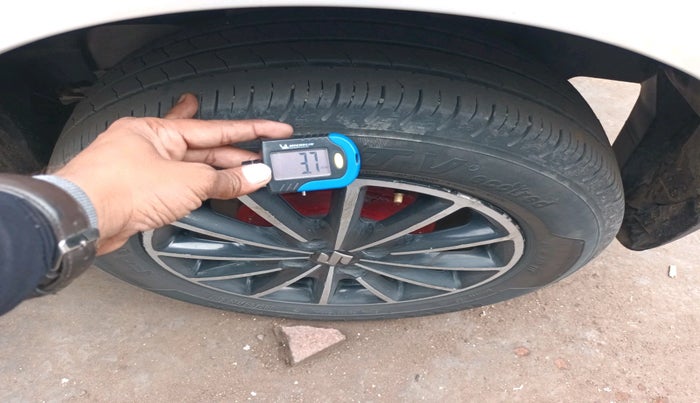 2022 Maruti Swift VXI, Petrol, Manual, 38,828 km, tyre