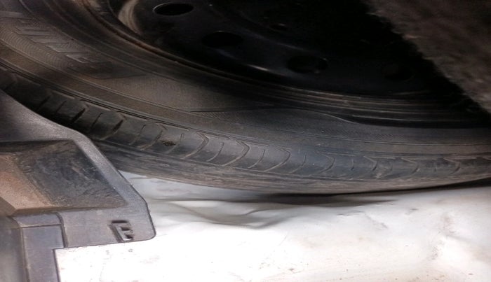 2022 Maruti Swift VXI, Petrol, Manual, 38,828 km, tyre