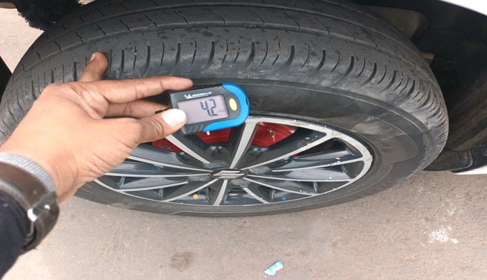 2022 Maruti Swift VXI, Petrol, Manual, 38,828 km, tyre