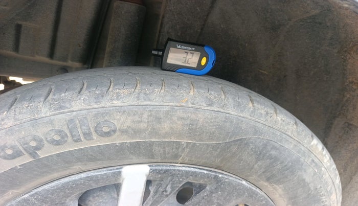 2016 Maruti Swift VXI, Petrol, Manual, 94,722 km, tyre