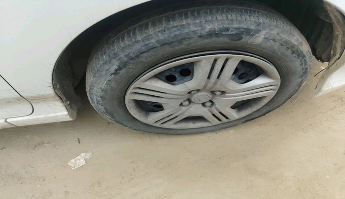 2013 Honda City 1.5L I-VTEC CORPORATE MT, CNG, Manual, 1,10,925 km, tyre