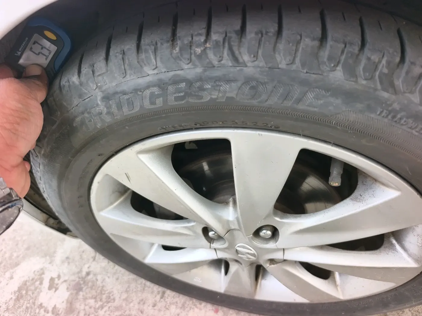 2011 Hyundai Verna FLUIDIC 1.6 CRDI SX, Diesel, Manual, 1,02,755 km, tyre