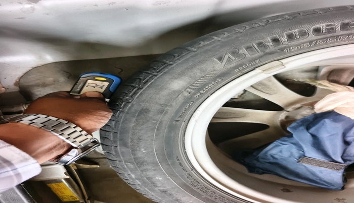 2011 Hyundai Verna FLUIDIC 1.6 CRDI SX, Diesel, Manual, 1,02,755 km, tyre