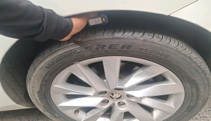 2016 Skoda Superb L&K 1.8 TSI AT, Petrol, Automatic, 1,06,435 km, tyre