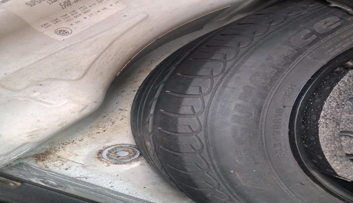 2016 Skoda Superb L&K 1.8 TSI AT, Petrol, Automatic, 1,06,435 km, tyre