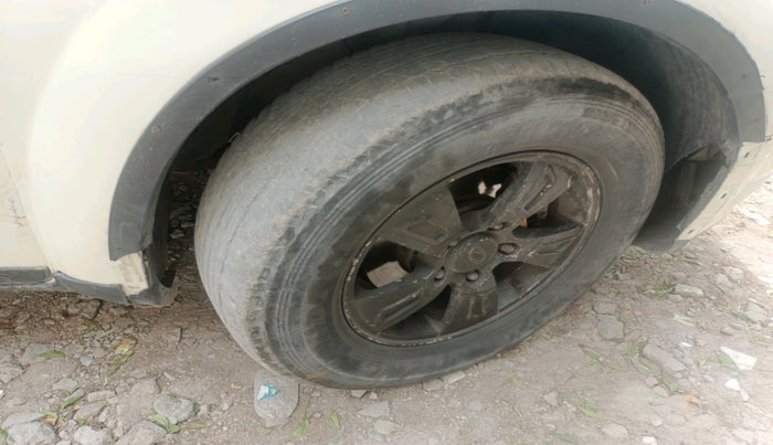 2016 Mahindra XUV500 W10, Diesel, Manual, 1,00,168 km, tyre