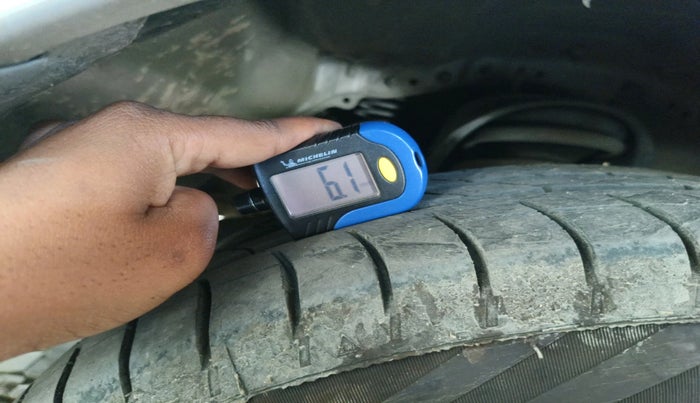 2015 Toyota Innova 2.5 GX 8 STR, Diesel, Manual, 44,229 km, tyre