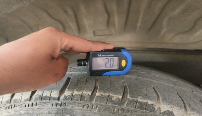 2015 Toyota Innova 2.5 GX 8 STR, Diesel, Manual, 44,229 km, tyre