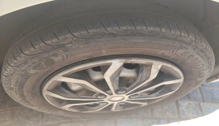 2022 Tata Tiago XM CNG, CNG, Manual, 63,790 km, tyre