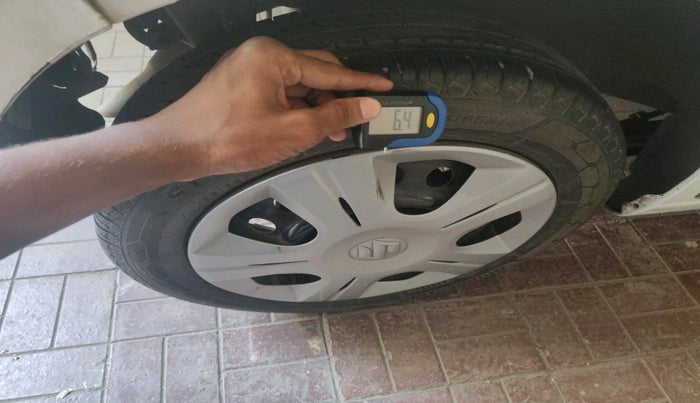 2015 Maruti Wagon R 1.0 VXI AMT, Petrol, Automatic, 71,111 km, tyre