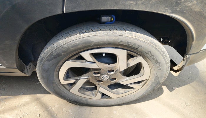 2022 Nissan MAGNITE XV RED EDITION, Petrol, Manual, 30,779 km, tyre