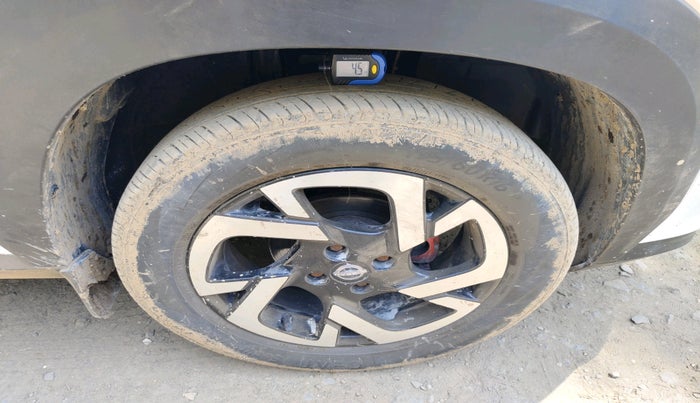 2022 Nissan MAGNITE XV RED EDITION, Petrol, Manual, 30,779 km, tyre