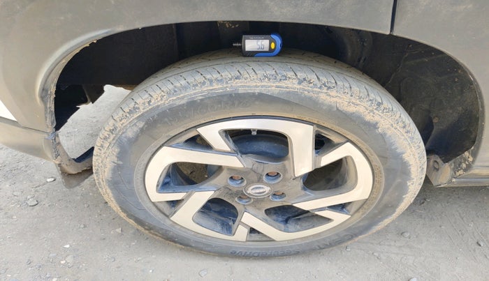 2022 Nissan MAGNITE XV RED EDITION, Petrol, Manual, 30,779 km, tyre