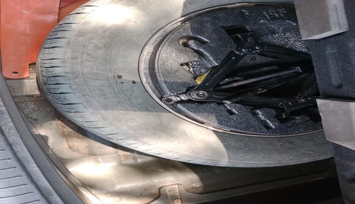 2016 Hyundai Creta E PLUS 1.4 DIESEL, Diesel, Manual, 1,30,372 km, tyre