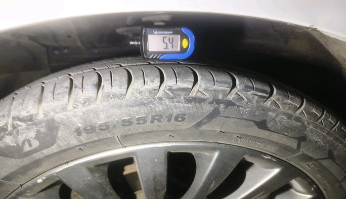 2016 Maruti Ciaz ZXI+, Petrol, Manual, 1,13,377 km, tyre