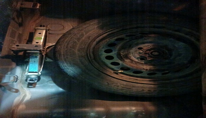 2015 Hyundai Grand i10 SPORTZ 1.1 CRDI, Diesel, Manual, 1,77,087 km, tyre