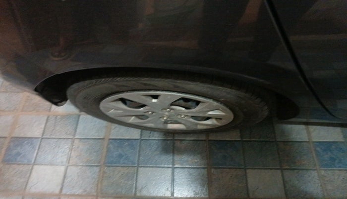 2015 Hyundai Grand i10 SPORTZ 1.1 CRDI, Diesel, Manual, 1,77,087 km, tyre