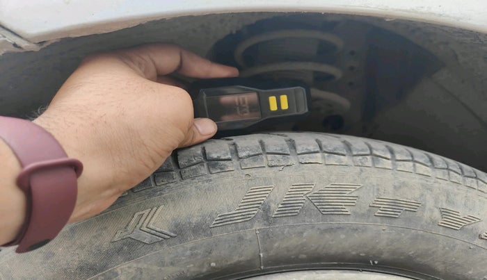 2018 Maruti Swift VXI, Petrol, Manual, 60,034 km, tyre