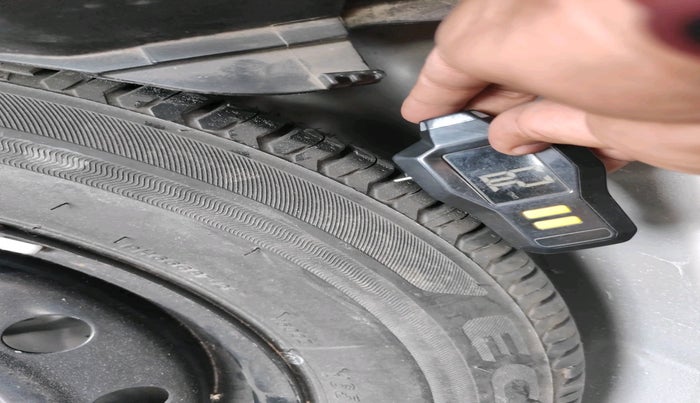 2018 Maruti Swift VXI, Petrol, Manual, 60,034 km, tyre