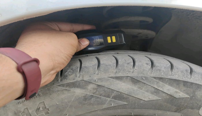 2018 Maruti Swift VXI, Petrol, Manual, 60,034 km, tyre