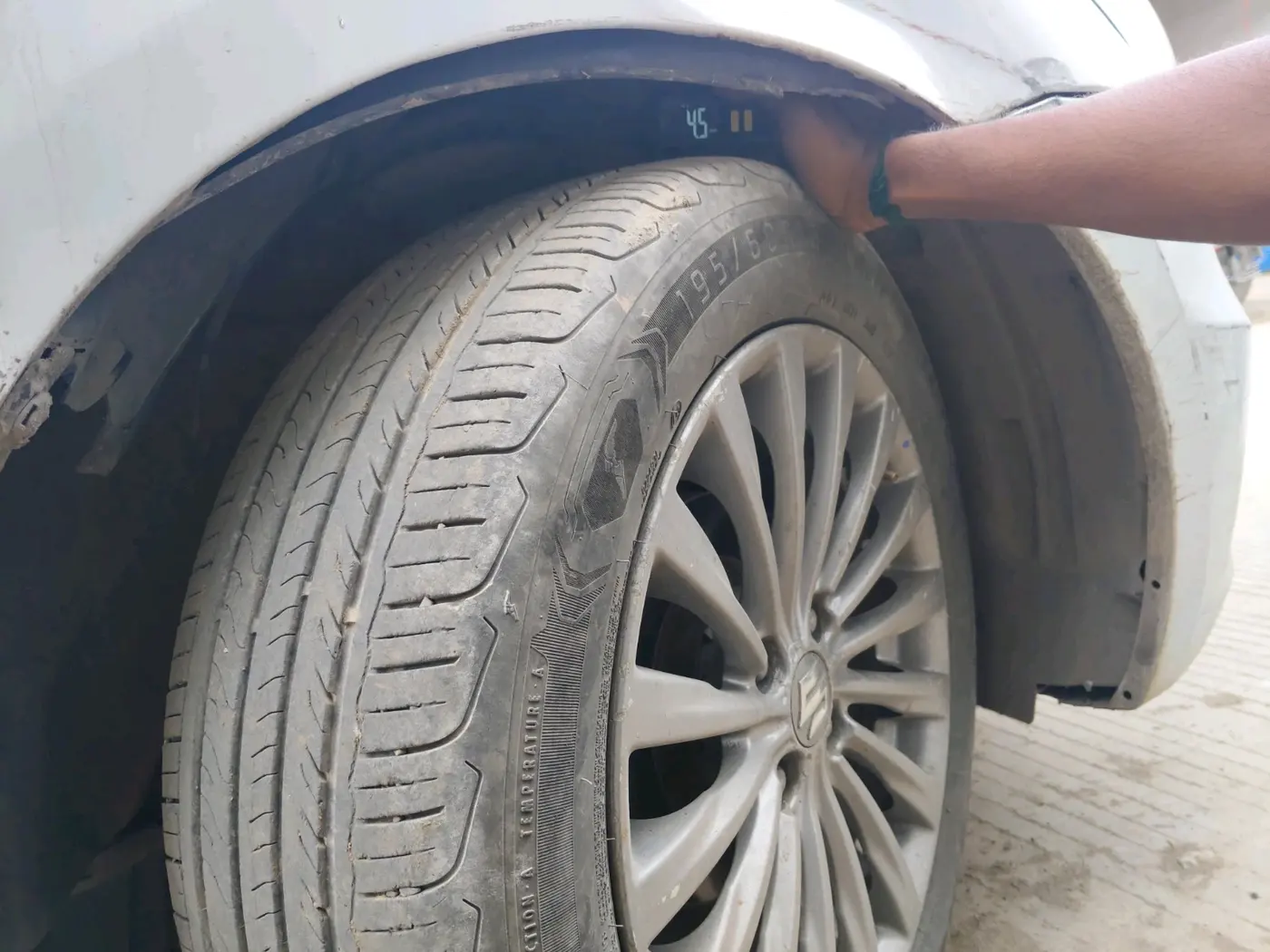 2016 Maruti Ciaz ZDI SHVS, Diesel, Manual, 1,05,133 km, tyre