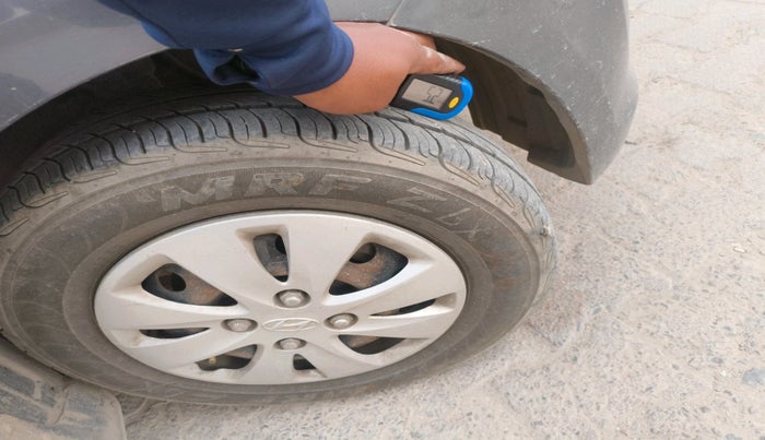 2012 Hyundai i10 SPORTZ 1.2, Petrol, Manual, 1,37,575 km, tyre