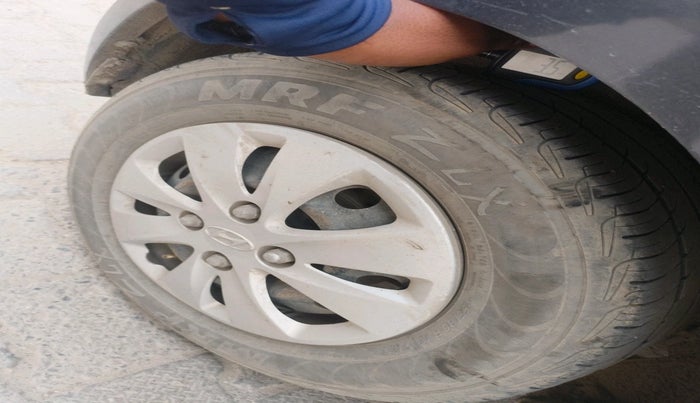 2012 Hyundai i10 SPORTZ 1.2, Petrol, Manual, 1,37,575 km, tyre