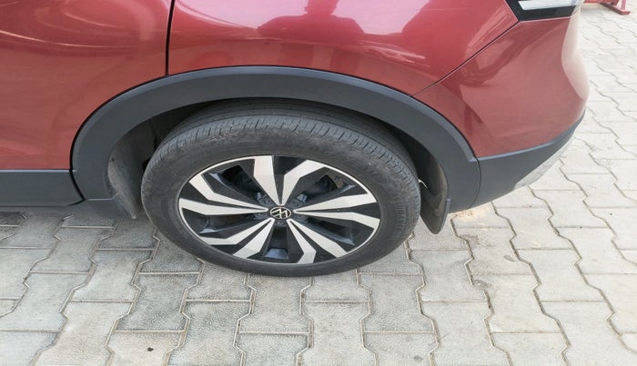 2023 Volkswagen TAIGUN GT PLUS 1.5 TSI DSG, Petrol, Automatic, 19,624 km, tyre