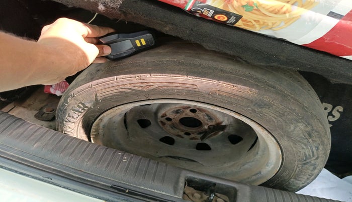 2011 Hyundai Santro Xing GL, CNG, Manual, 1,70,095 km, tyre