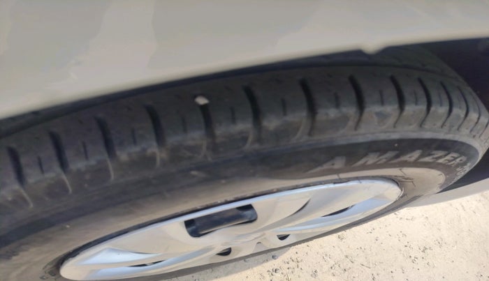 2023 Maruti Swift VXI, Petrol, Manual, 15,141 km, tyre