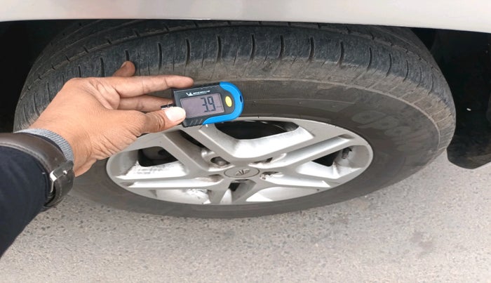 2018 Mahindra TUV 300 PLUS P8, Diesel, Manual, 1,00,559 km, tyre