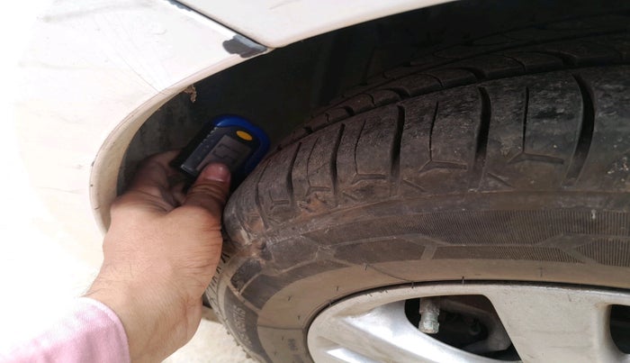 2017 Maruti Ertiga VXI, Petrol, Manual, 51,270 km, tyre