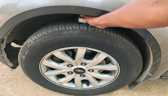 2017 Mahindra XUV500 W10, Diesel, Manual, 2,66,120 km, tyre