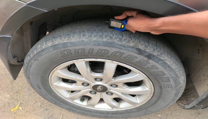 2017 Mahindra XUV500 W10, Diesel, Manual, 2,66,120 km, tyre