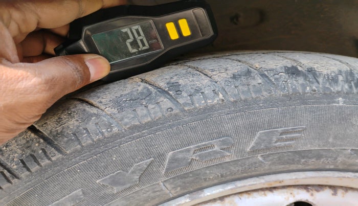 2011 Chevrolet Beat LT PETROL, Petrol, Manual, 1,23,456 km, tyre