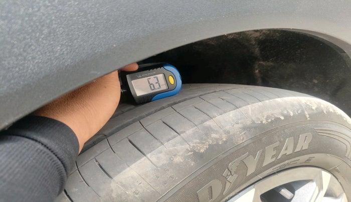 2025 Mahindra XUV700 AX 7 P AT 7 STR, Petrol, Automatic, 6,769 km, tyre