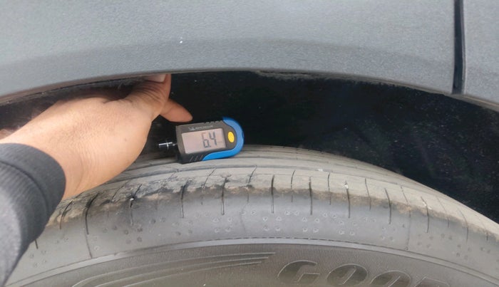 2025 Mahindra XUV700 AX 7 P AT 7 STR, Petrol, Automatic, 6,769 km, tyre