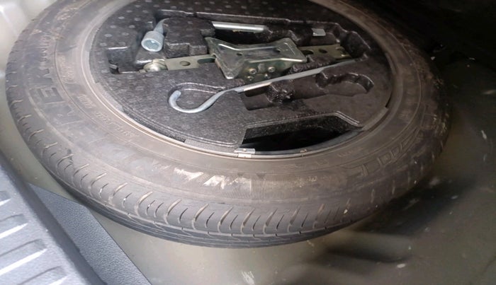 2022 Maruti Vitara Brezza LXI, Petrol, Manual, 14,871 km, tyre