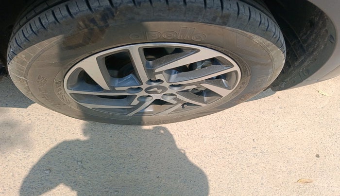 2023 Mahindra XUV300 W6 1.5 DIESEL AMT, Diesel, Automatic, 14,955 km, tyre