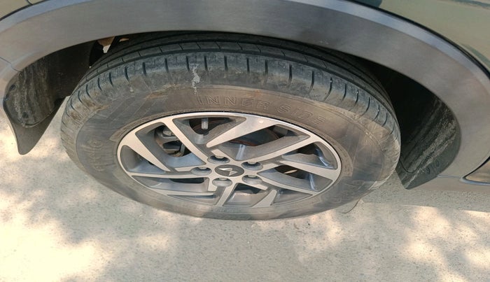 2023 Mahindra XUV300 W6 1.5 DIESEL AMT, Diesel, Automatic, 14,955 km, tyre