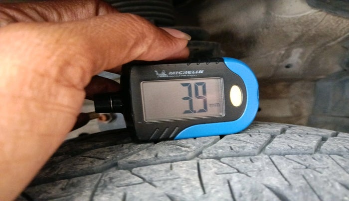 2015 Maruti Swift VXI, Petrol, Manual, 1,13,258 km, tyre