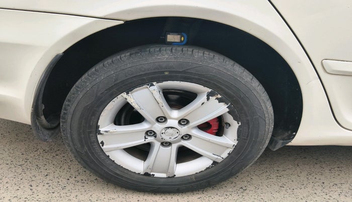 2010 Skoda Laura AMBIENTE 2.0 TDI CR MT, Diesel, Manual, 1,30,465 km, tyre