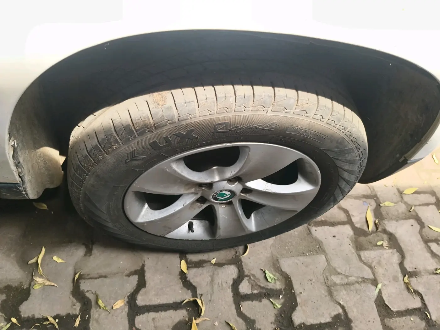 2012 Skoda Yeti ACTIVE 2.0 TDI CR 4X2, Diesel, Manual, 97,525 km, tyre