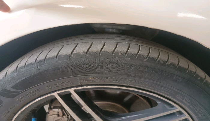 2012 Skoda Superb ELEGANCE 1.8 TSI MT, Petrol, Manual, 1,11,019 km, tyre