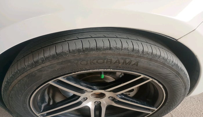 2012 Skoda Superb ELEGANCE 1.8 TSI MT, Petrol, Manual, 1,11,019 km, tyre